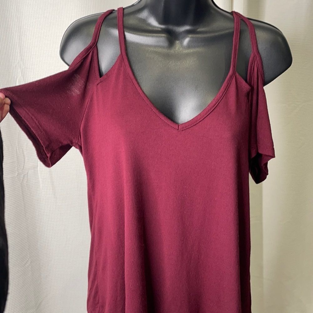 Socialite women’s cutout shoulder top size small - Picture 3 of 12